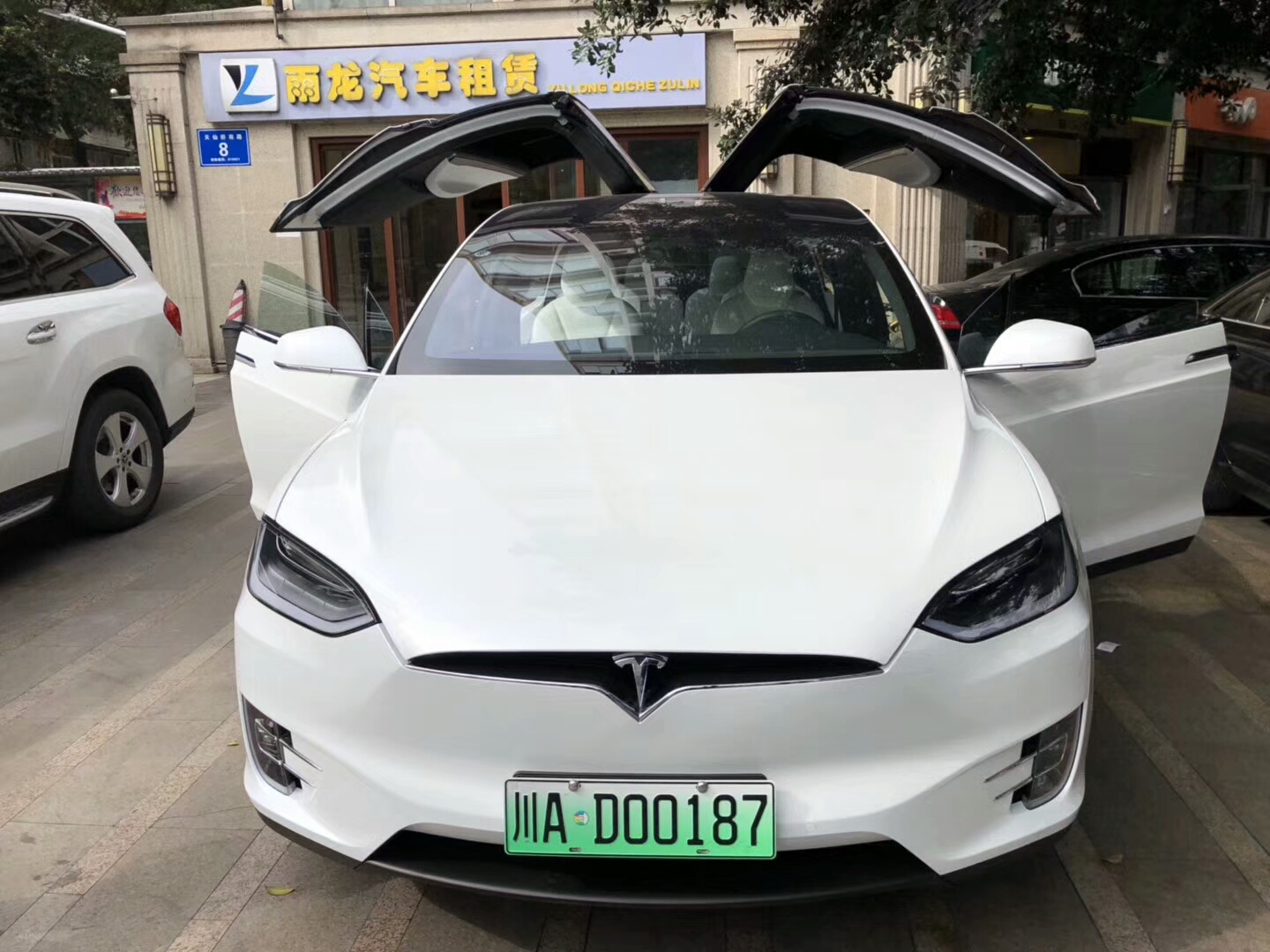 特斯拉奇幻紫版 Model 3 和 Model X 已登陆北京等地 - 新出行